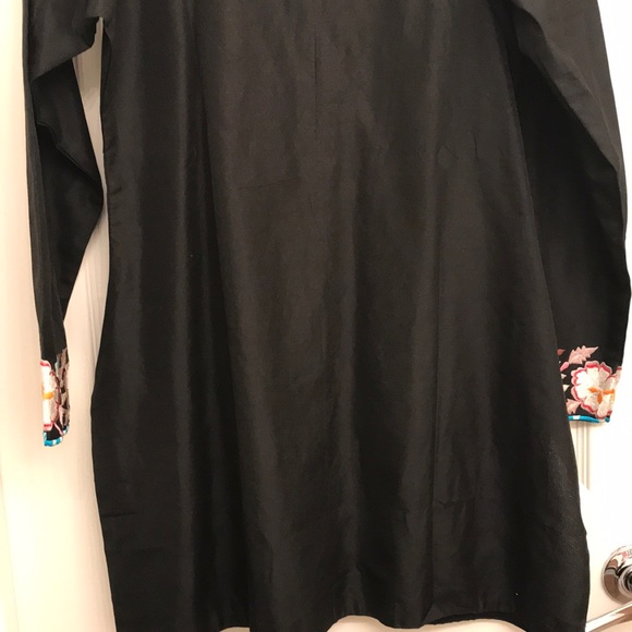 Silk blend embroidered Kurti L - Picture 4 of 4